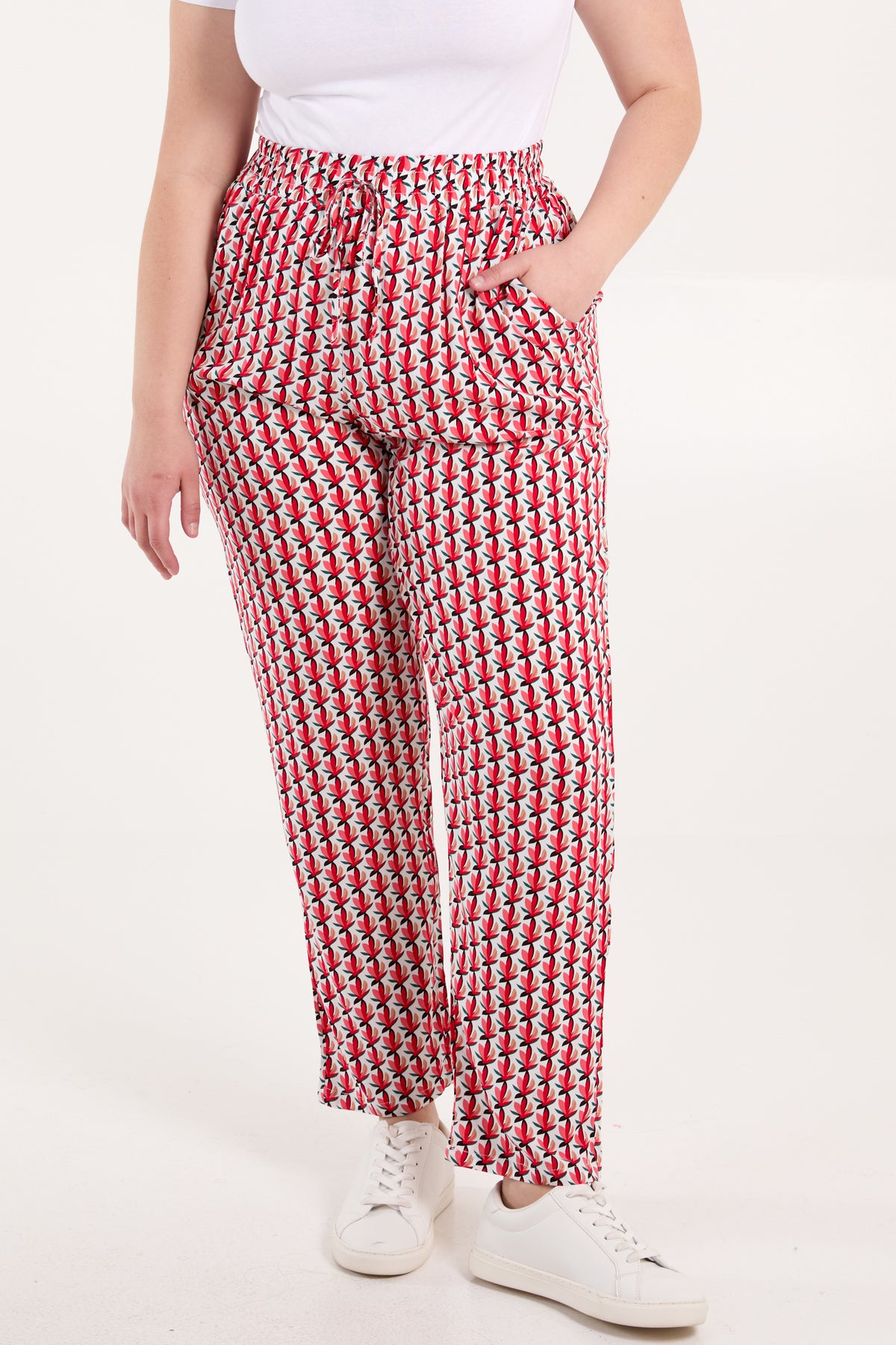 Abstract Leaf Print Capri Trousers