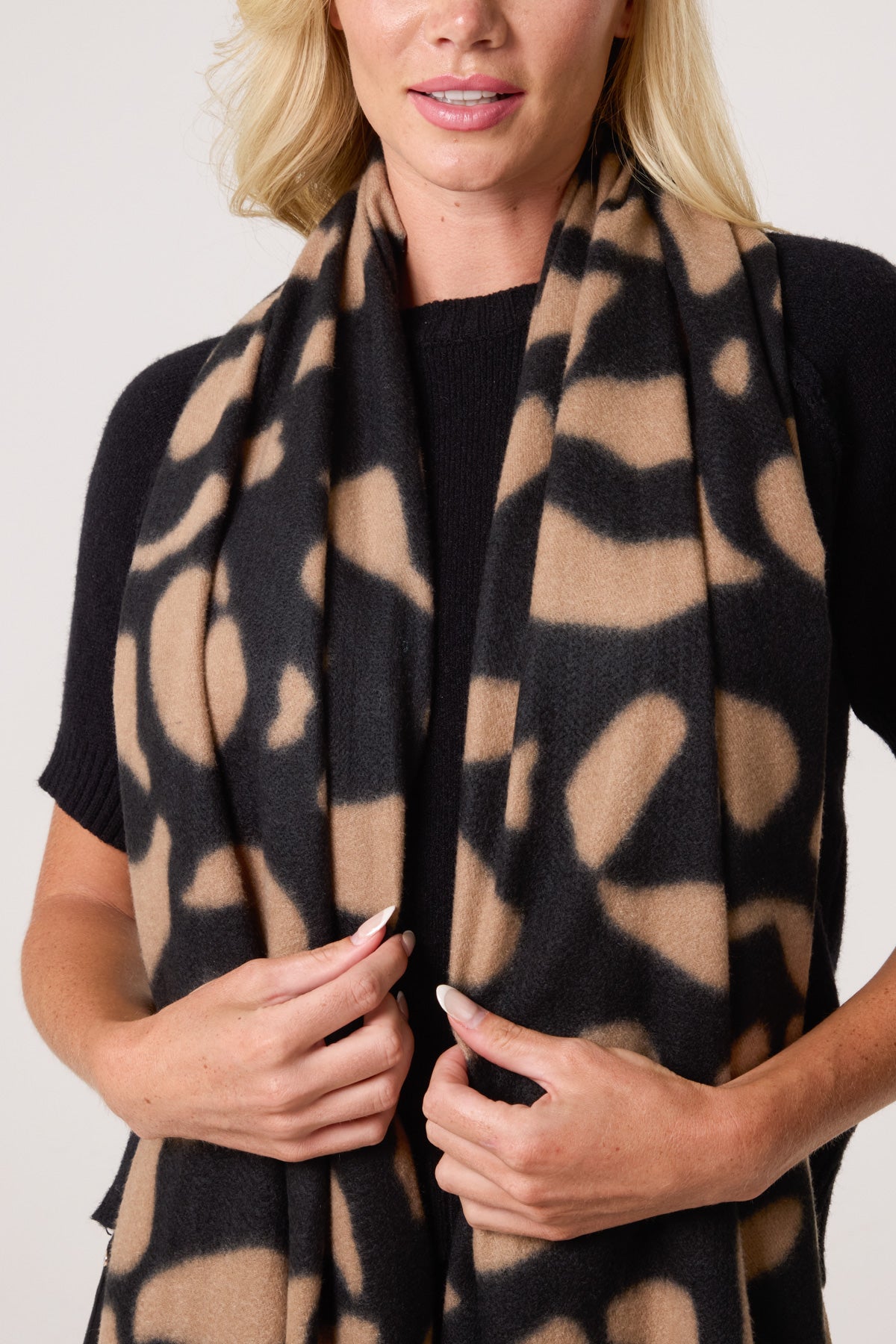 Giraffe Print Soft Tassel Scarf