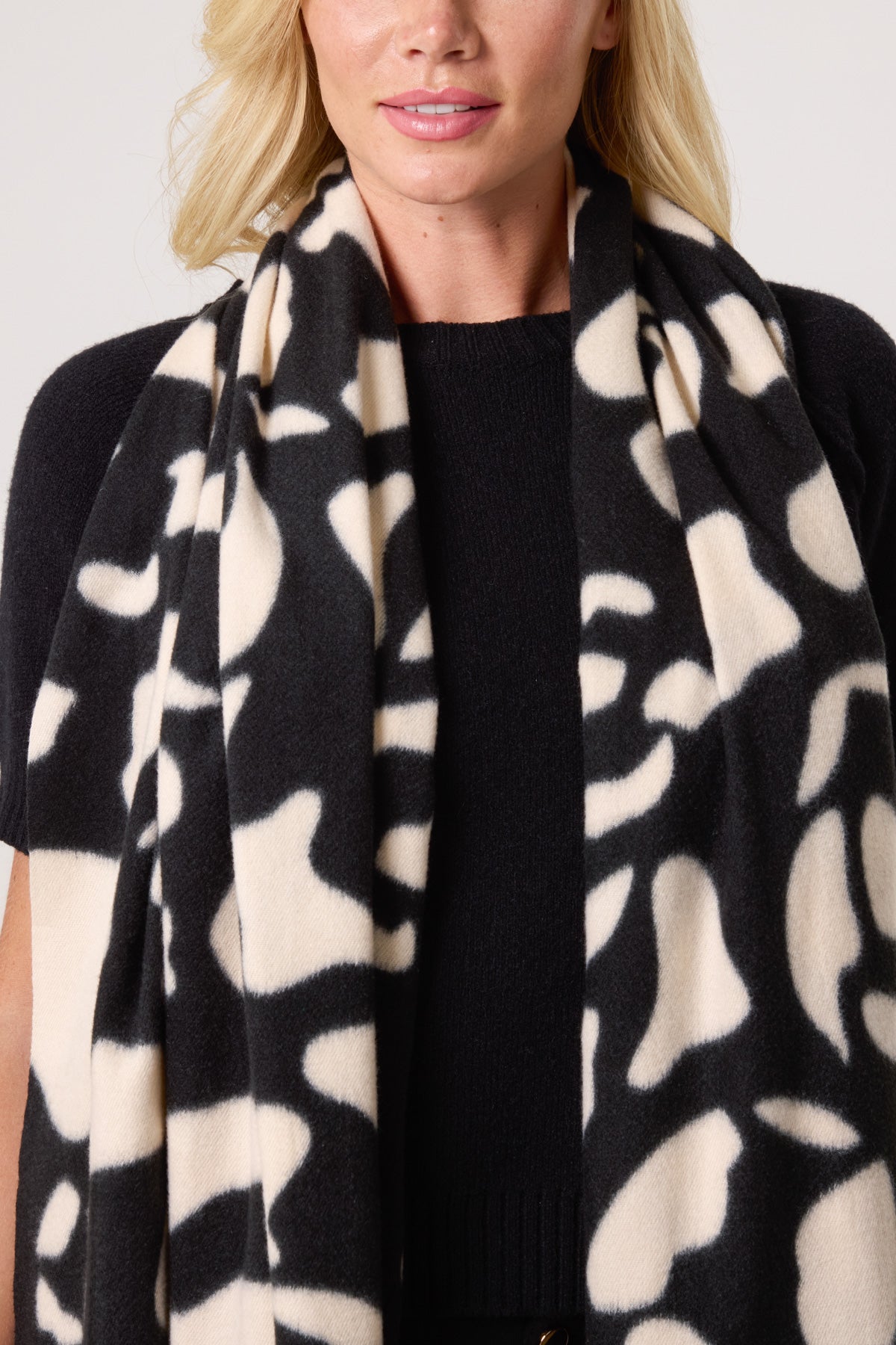 Giraffe Print Soft Tassel Scarf