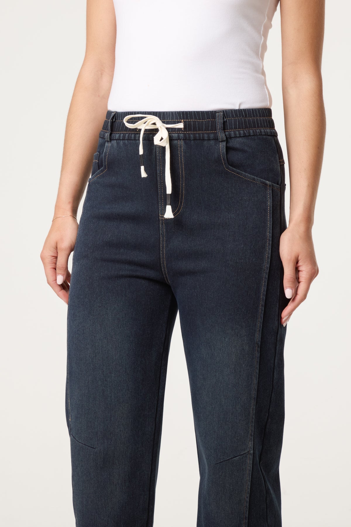 Top Stitch Barrel Leg Jeans