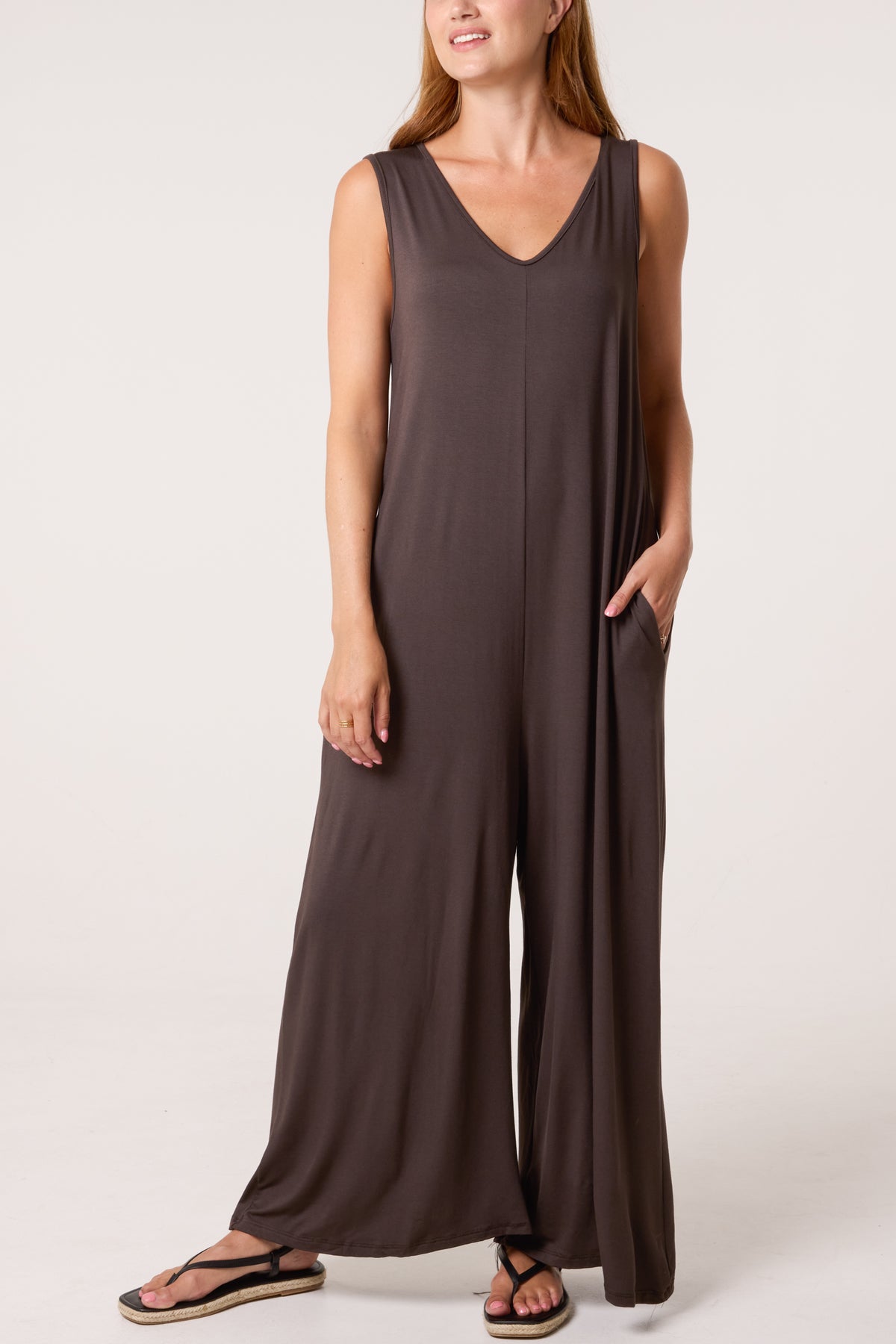 Sleeveless Plain V-Neck Jumpsuit