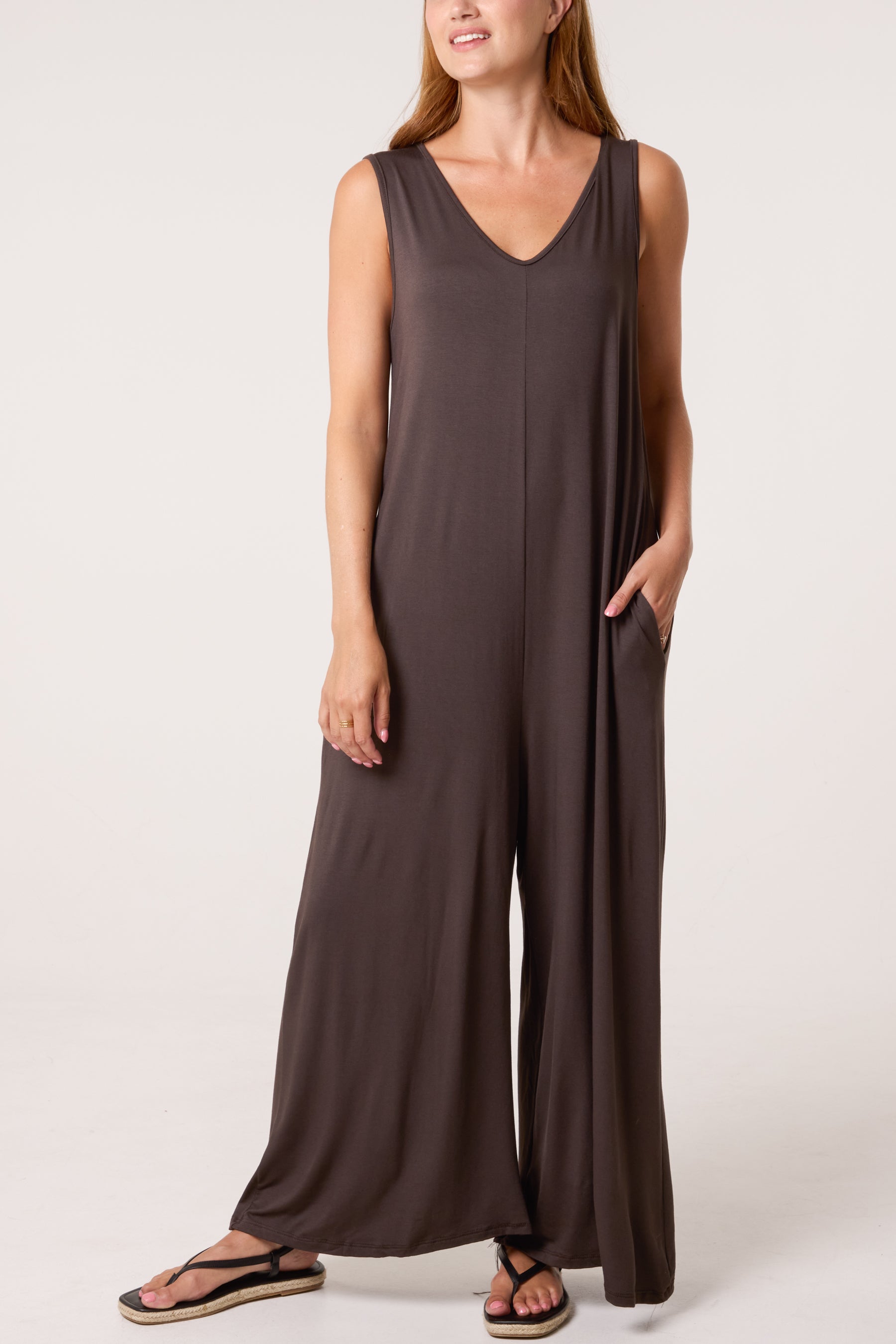 Sleeveless Plain V-Neck Jumpsuit