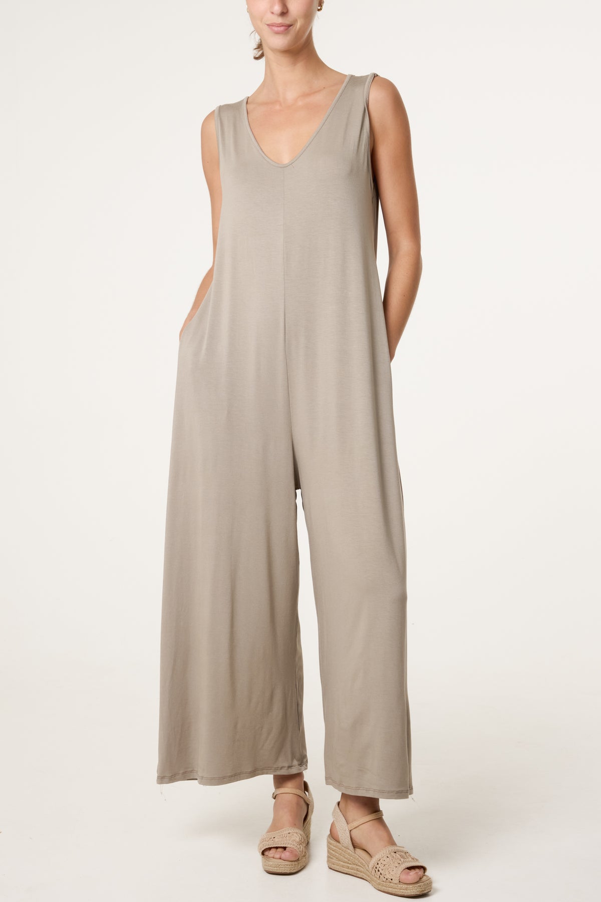 Sleeveless Plain V-Neck Jumpsuit