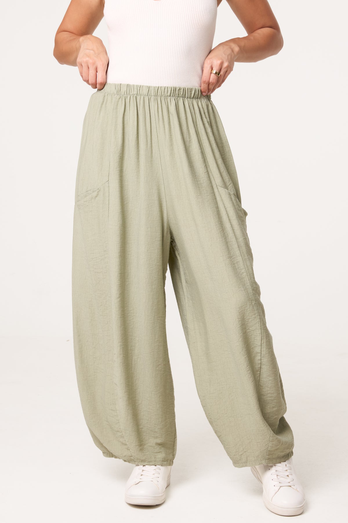 Wide-Leg Relaxed Trousers With Pockets