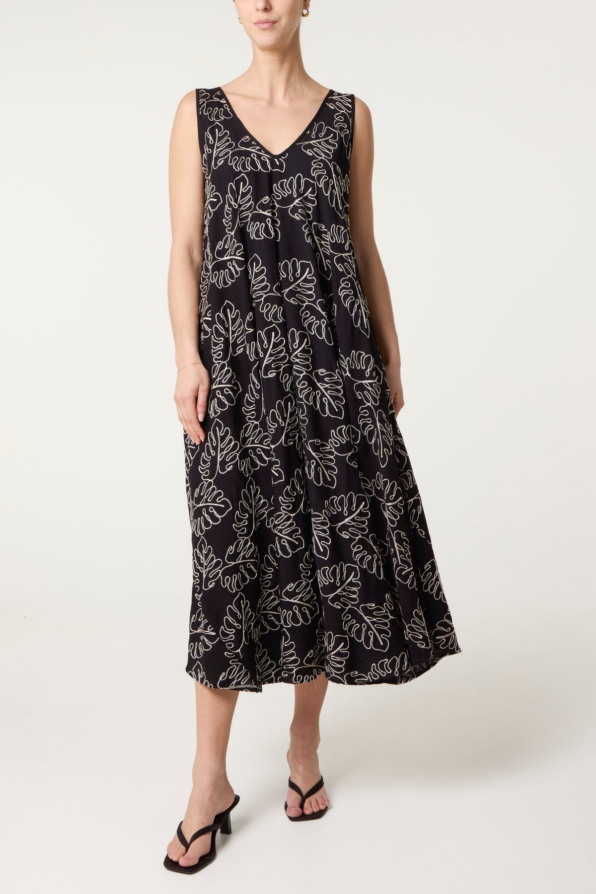 Embroidery V-Neck Relaxed Dress