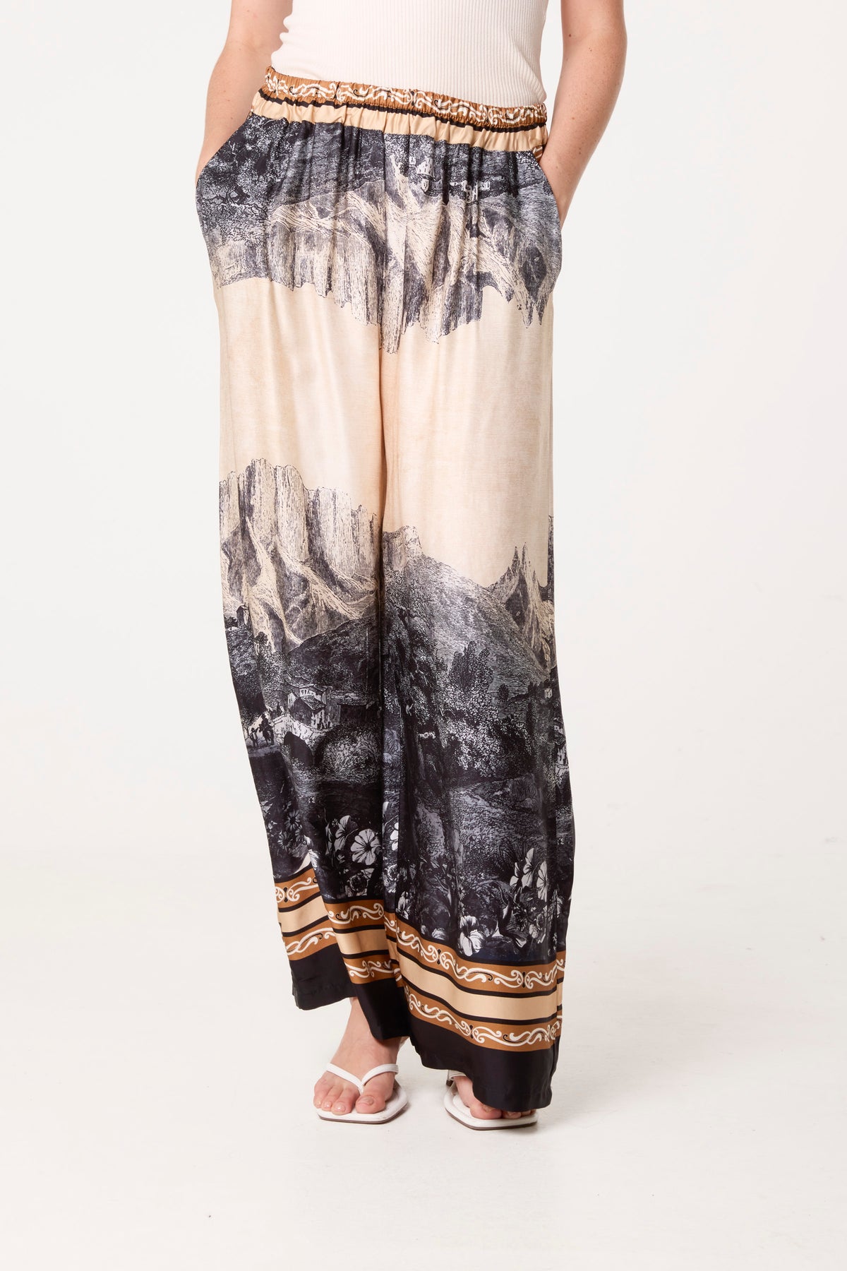 Mountain Print Border Edge Trousers