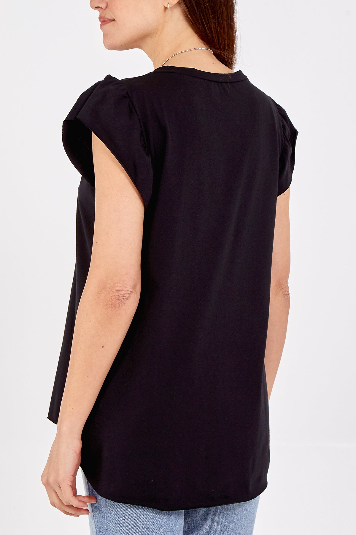 Scoop Neck Frill Sleeve Top With Necklace