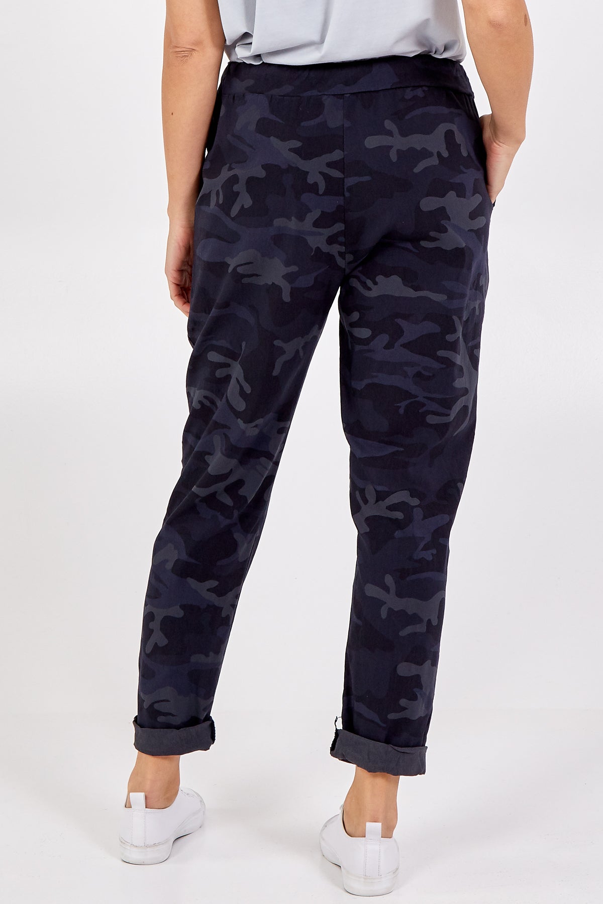 Magic Camouflage Trousers (Extra Large)