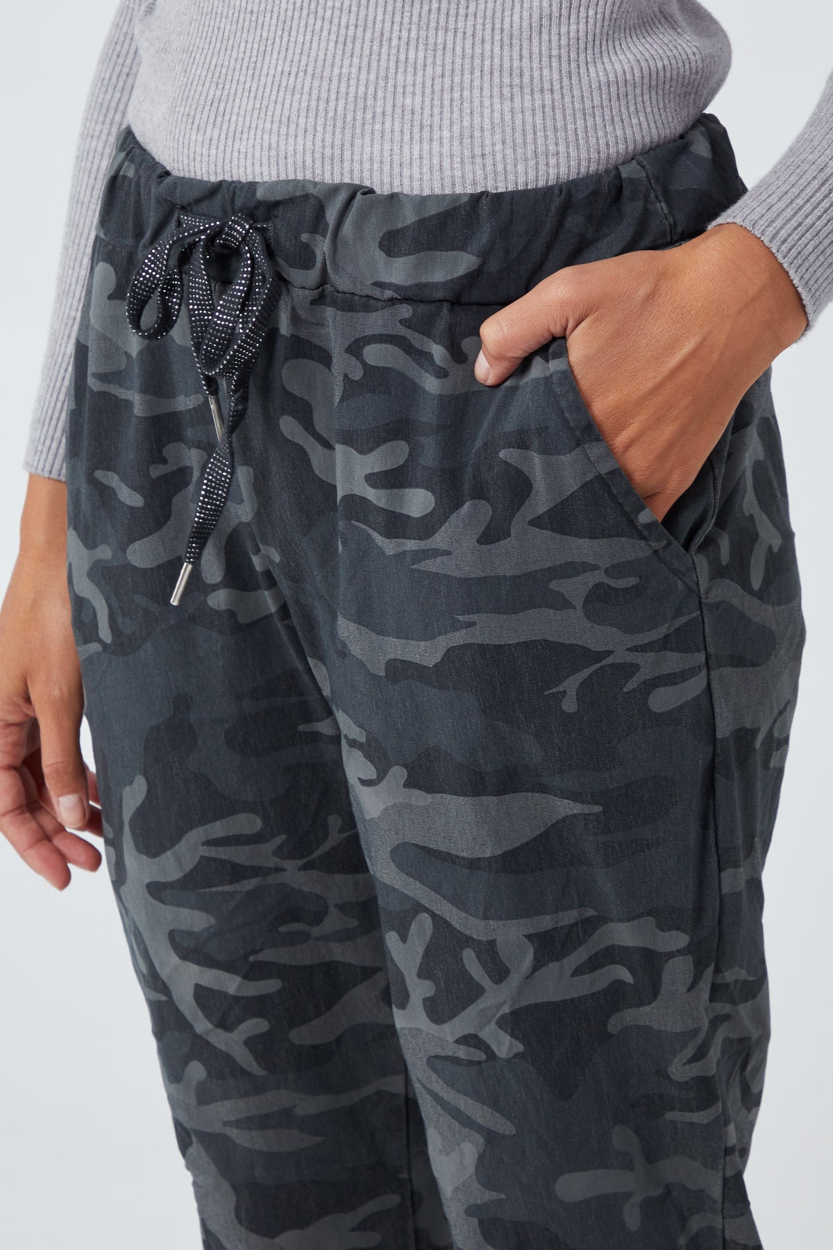 Magic Camouflage Trousers (Extra Large)