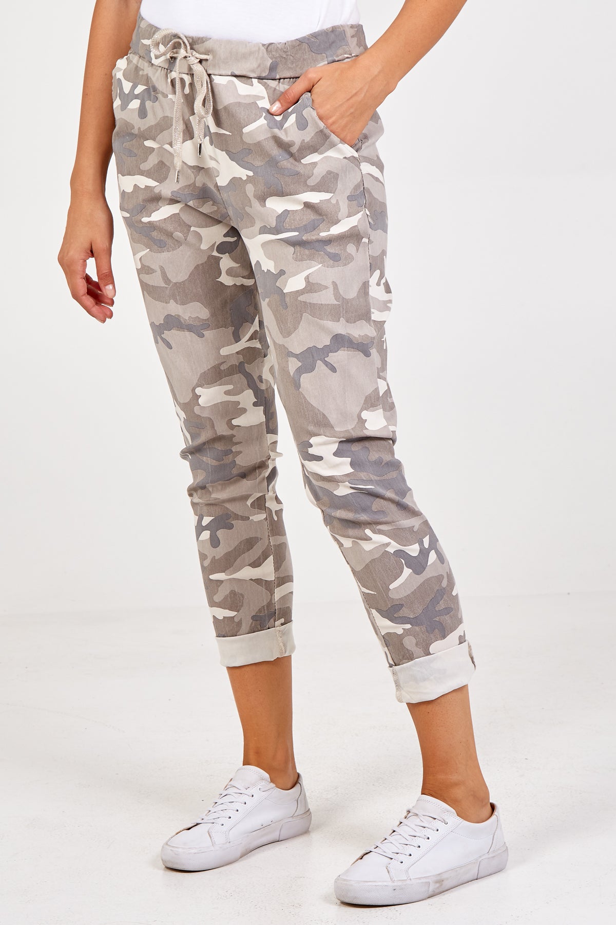 Magic Camouflage Trousers (Extra Large)