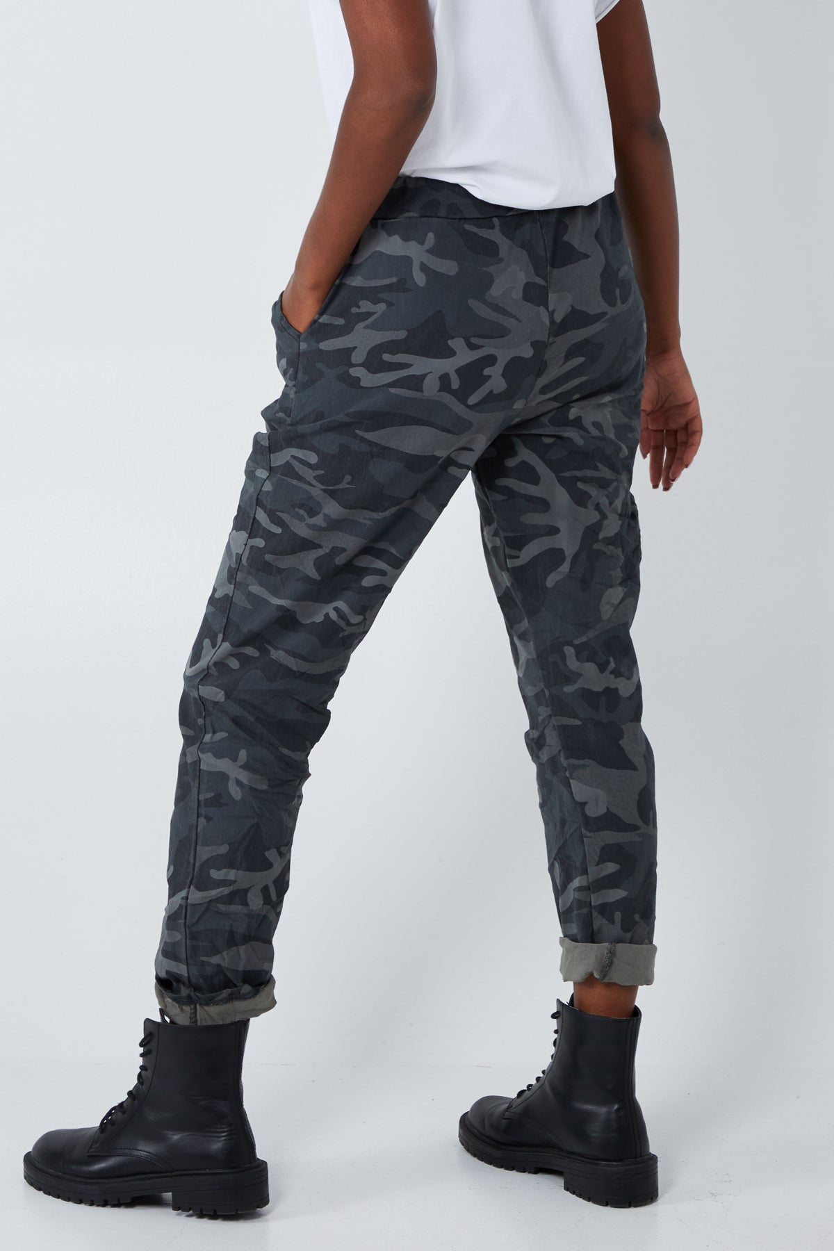 Magic Camouflage Trousers (Extra Large)