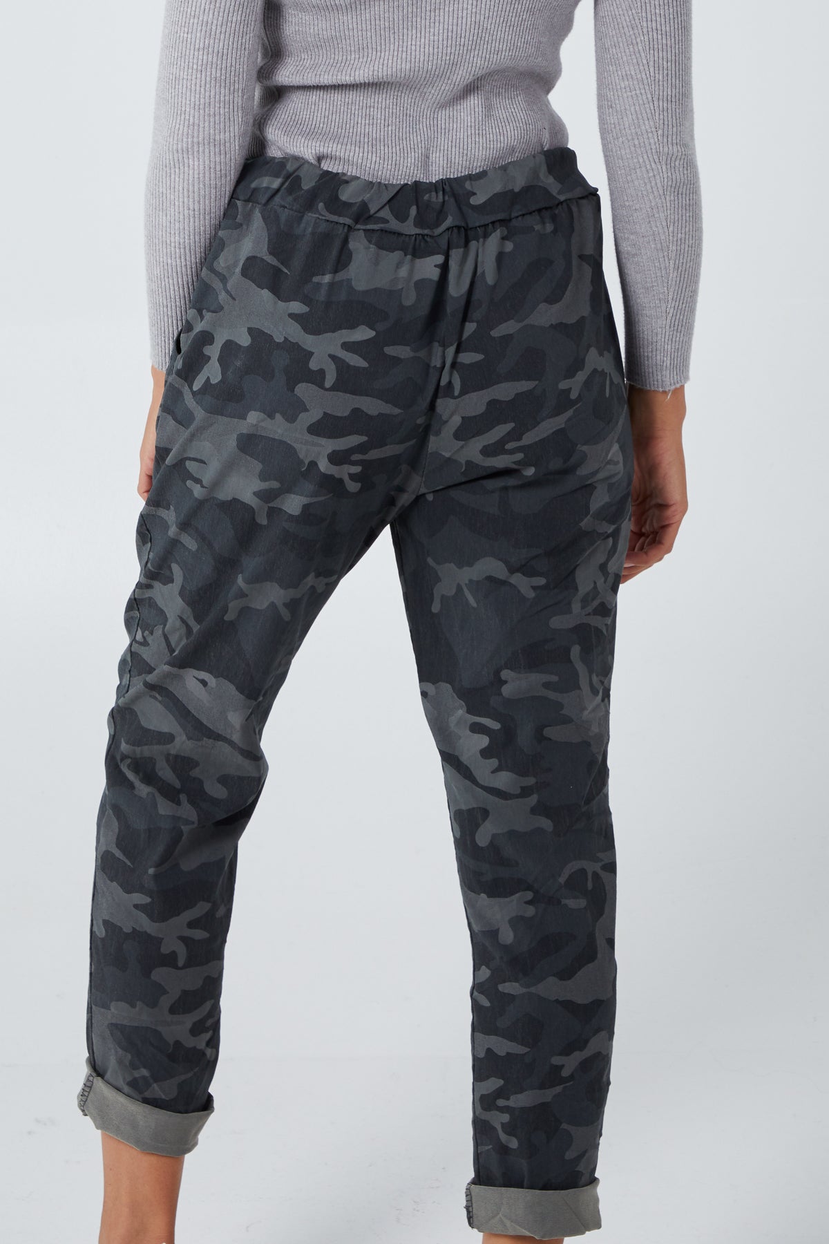 Magic Camouflage Trousers (Extra Large)