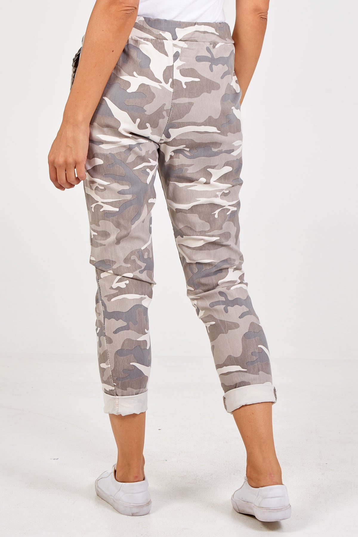 Magic Camouflage Trousers (Extra Large)