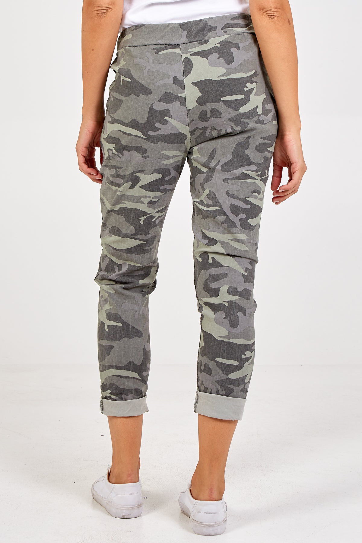 Magic Camouflage Trousers (Extra Large)