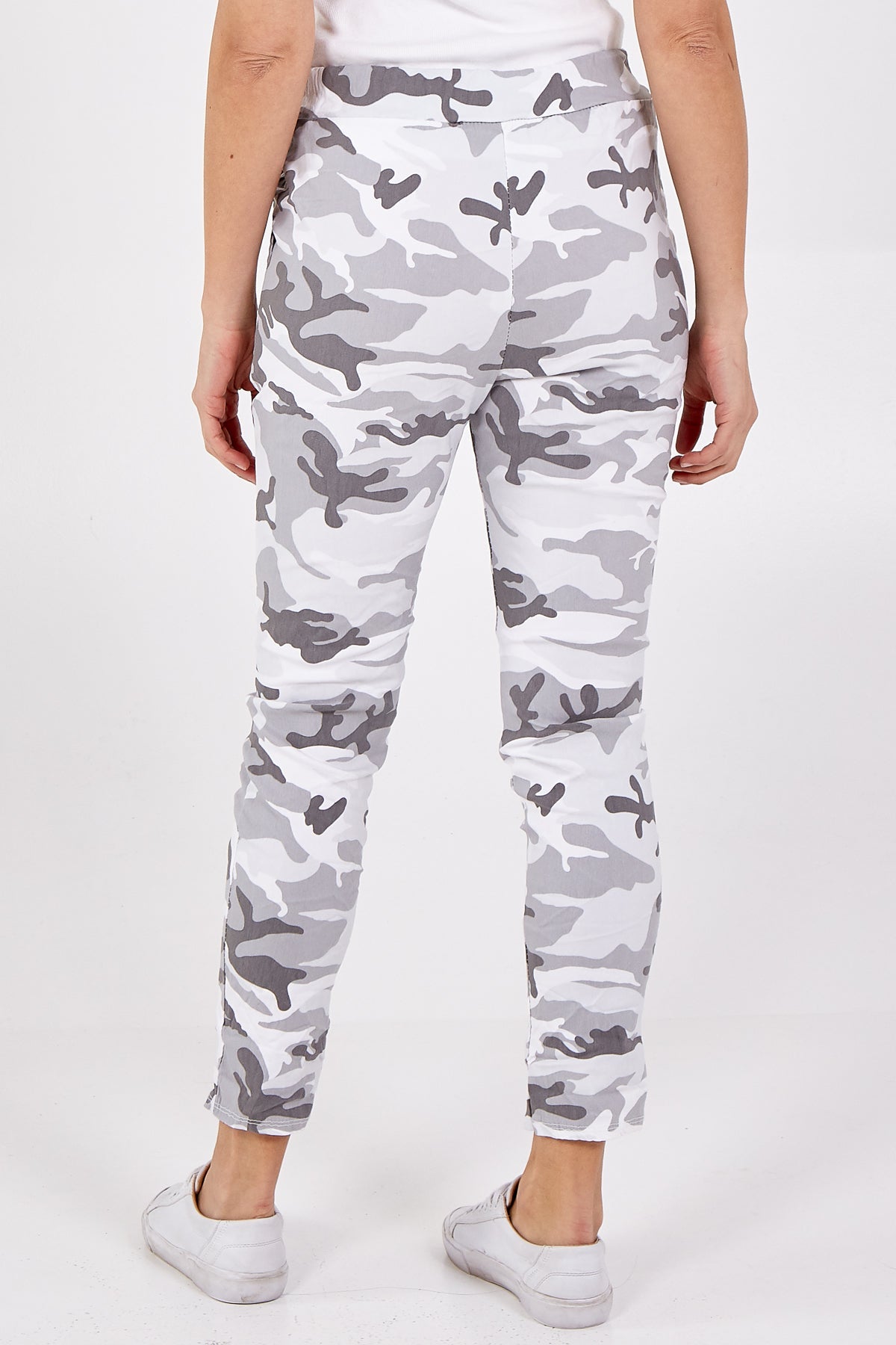 Magic Camouflage Trousers (Extra Large)
