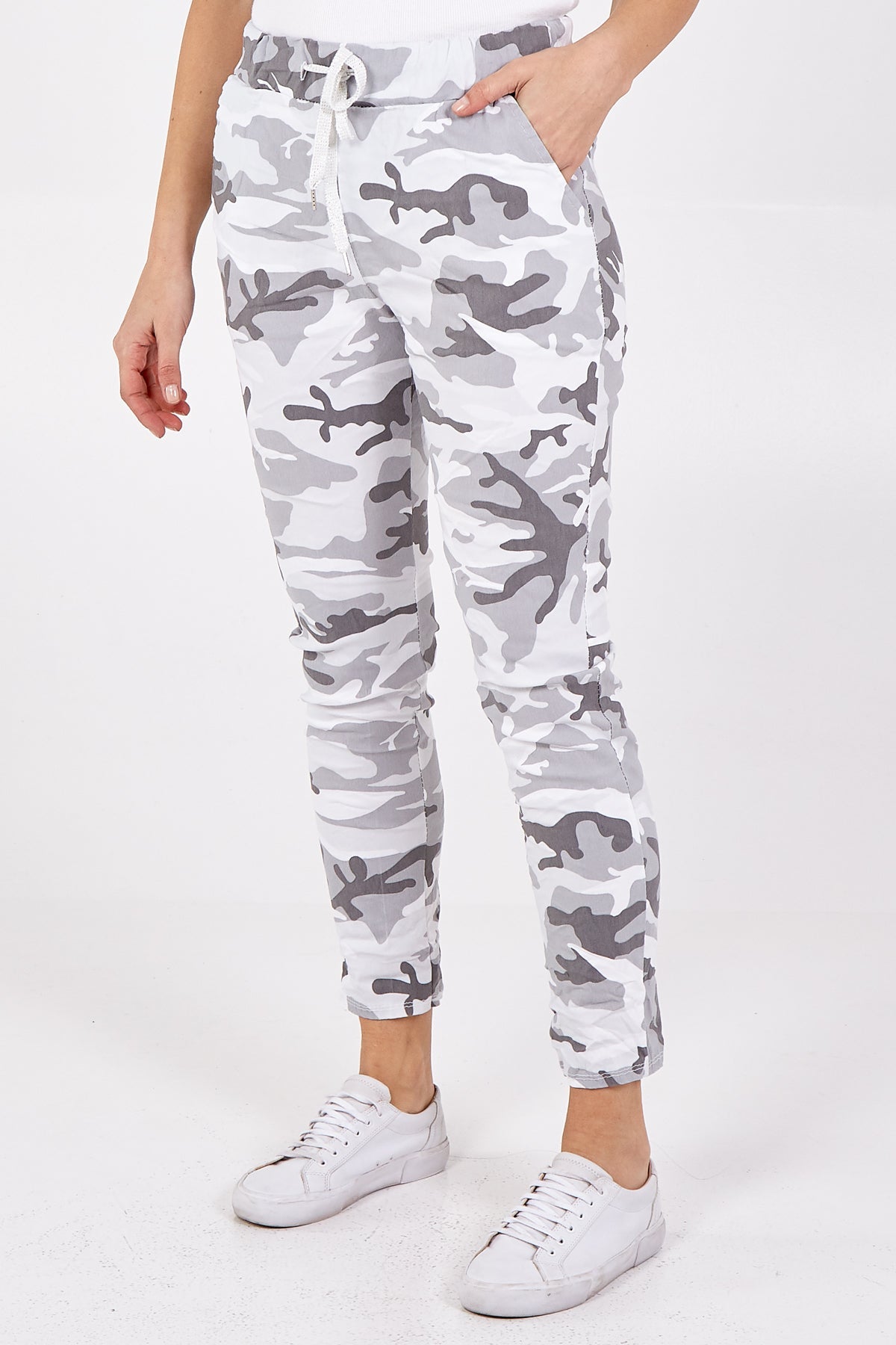 Magic Camouflage Trousers (Extra Large)