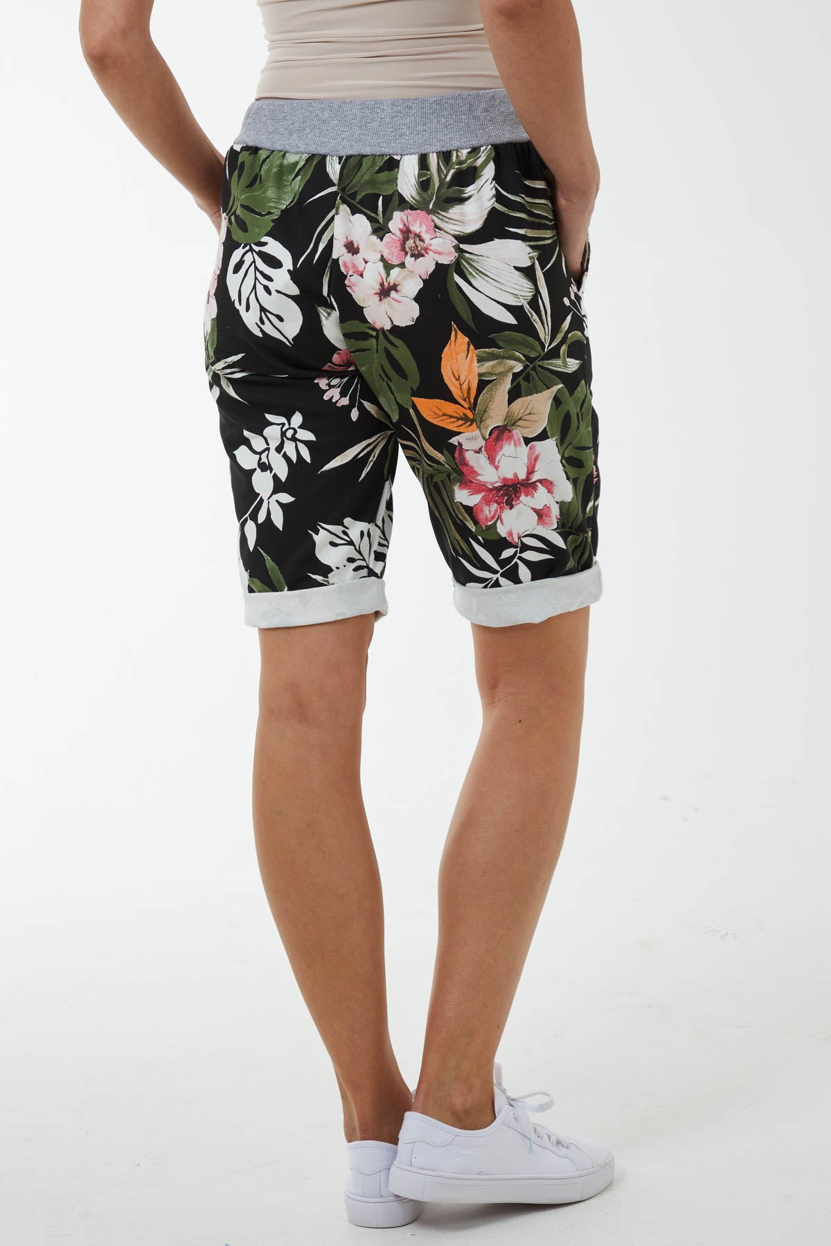 Tropical Flower Contrasted Waist Shorts