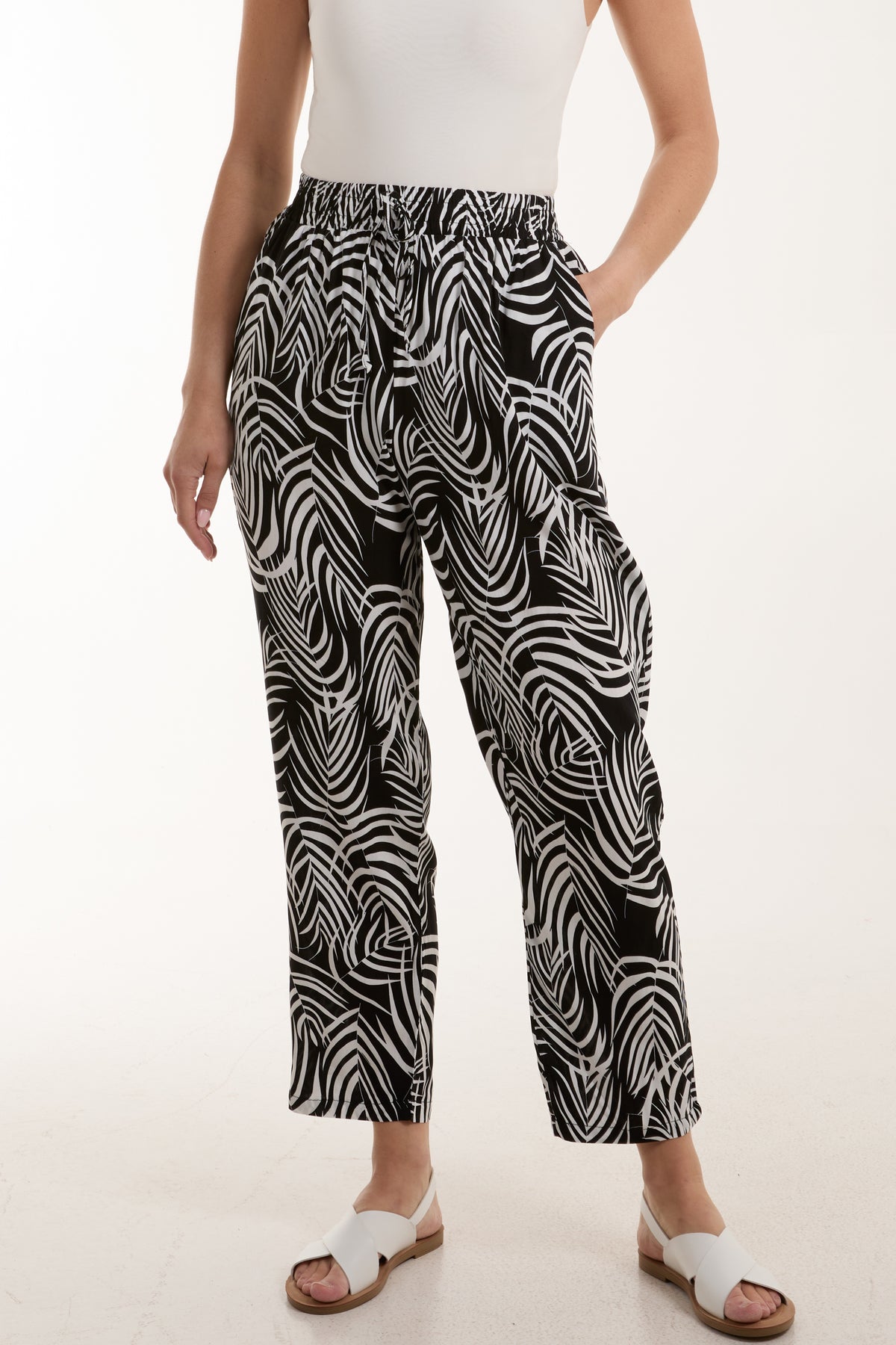 Thin Leaf Print Capri Trousers