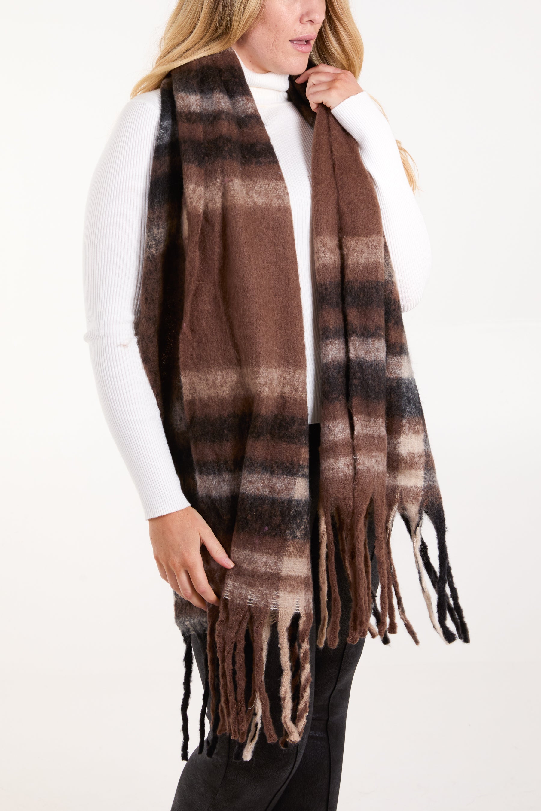 Checked Fluffy Tassel Scarf