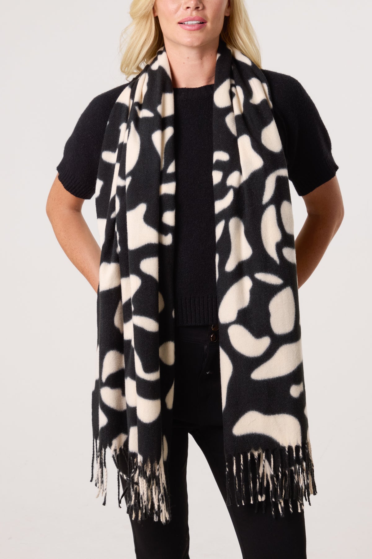 Giraffe Print Soft Tassel Scarf