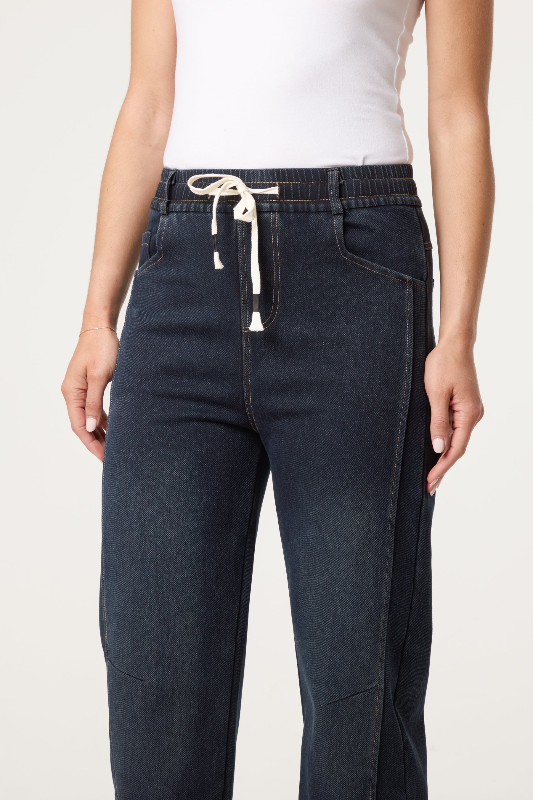 Top Stitch Barrel Leg Jeans