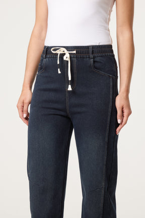 Top Stitch Barrel Leg Jeans