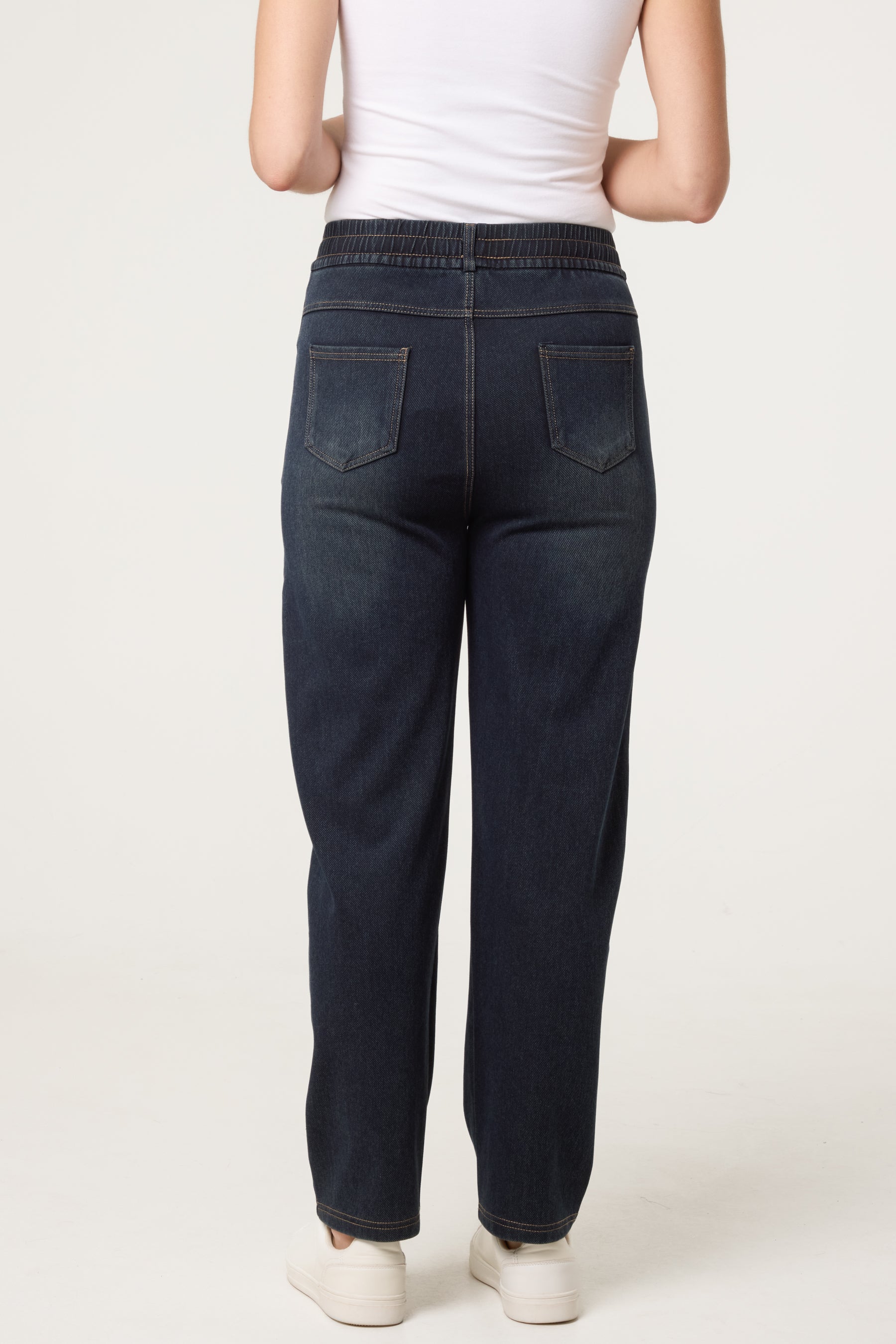 Top Stitch Barrel Leg Jeans