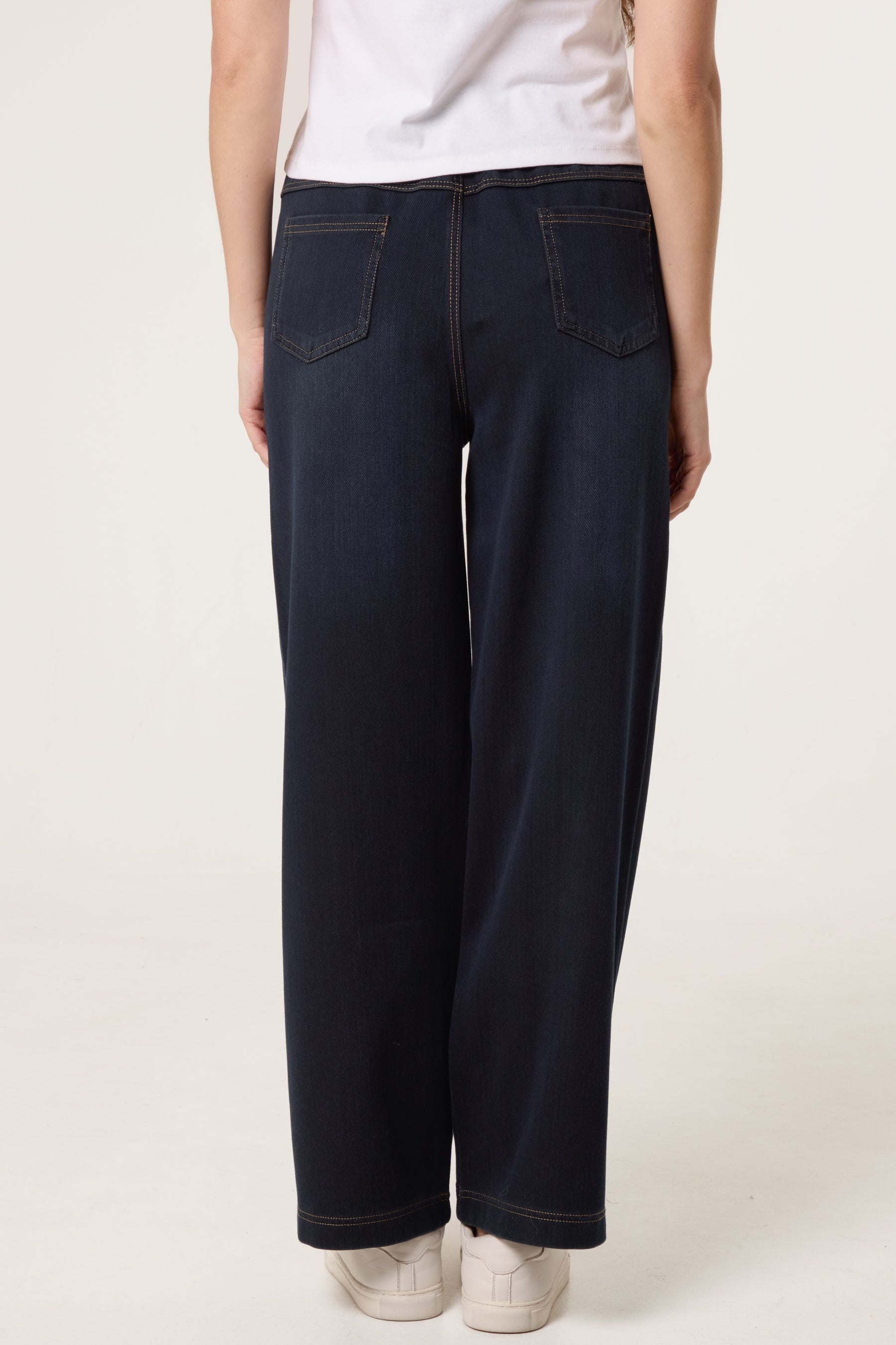 Seam Detail Elastic Waist Jeans