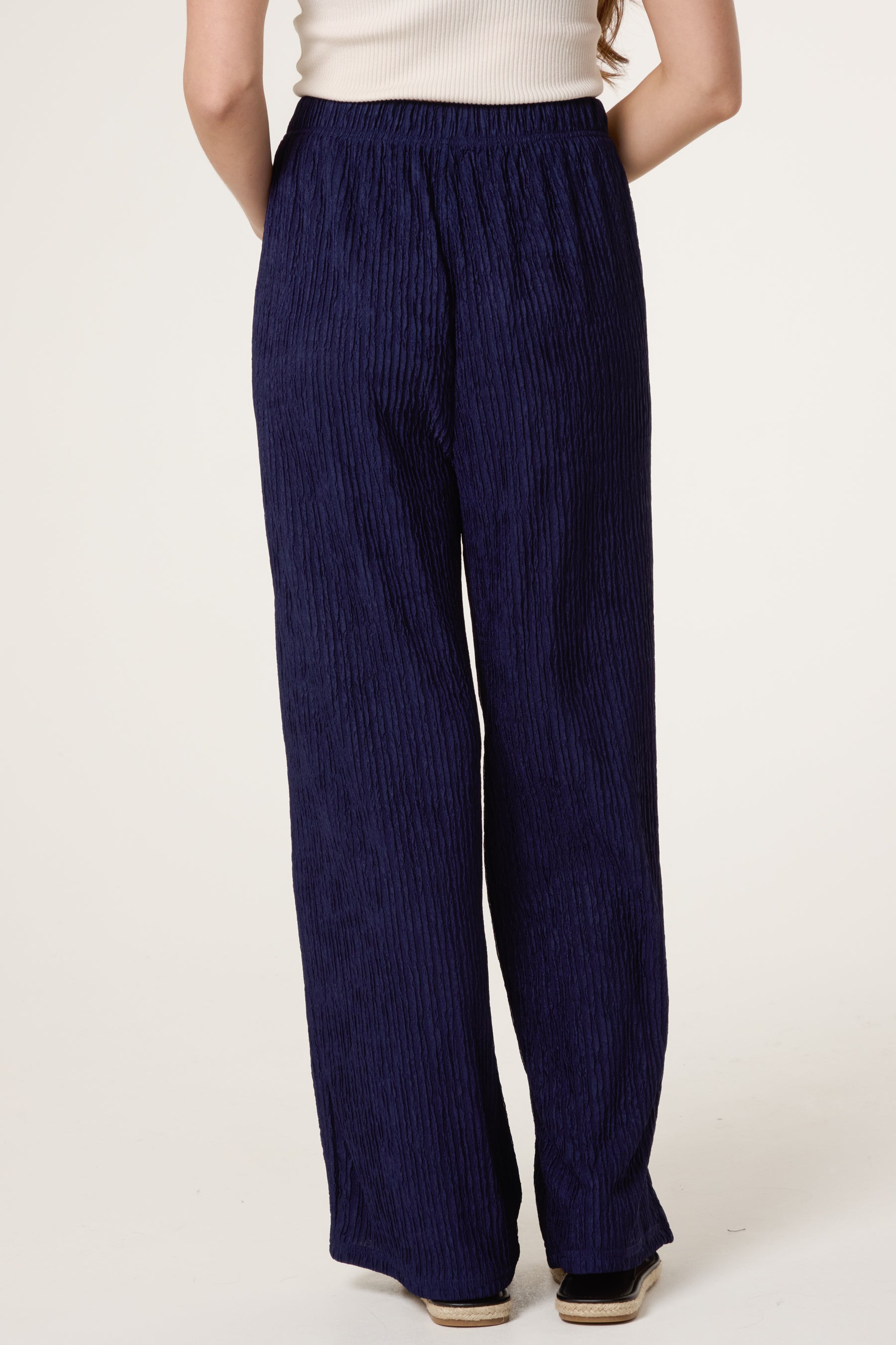 Wide Leg Crinkle Trouser