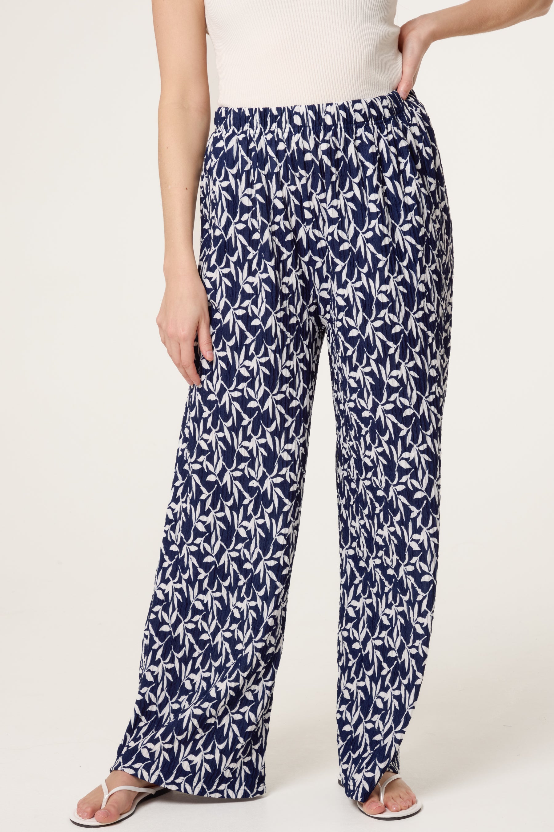 Leaf Print Crinkle Wide Leg Trouser