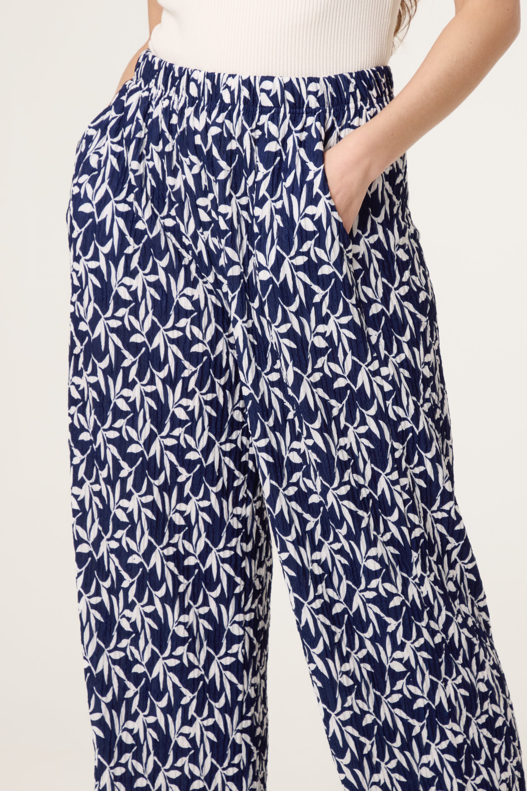 Leaf Print Crinkle Wide Leg Trouser