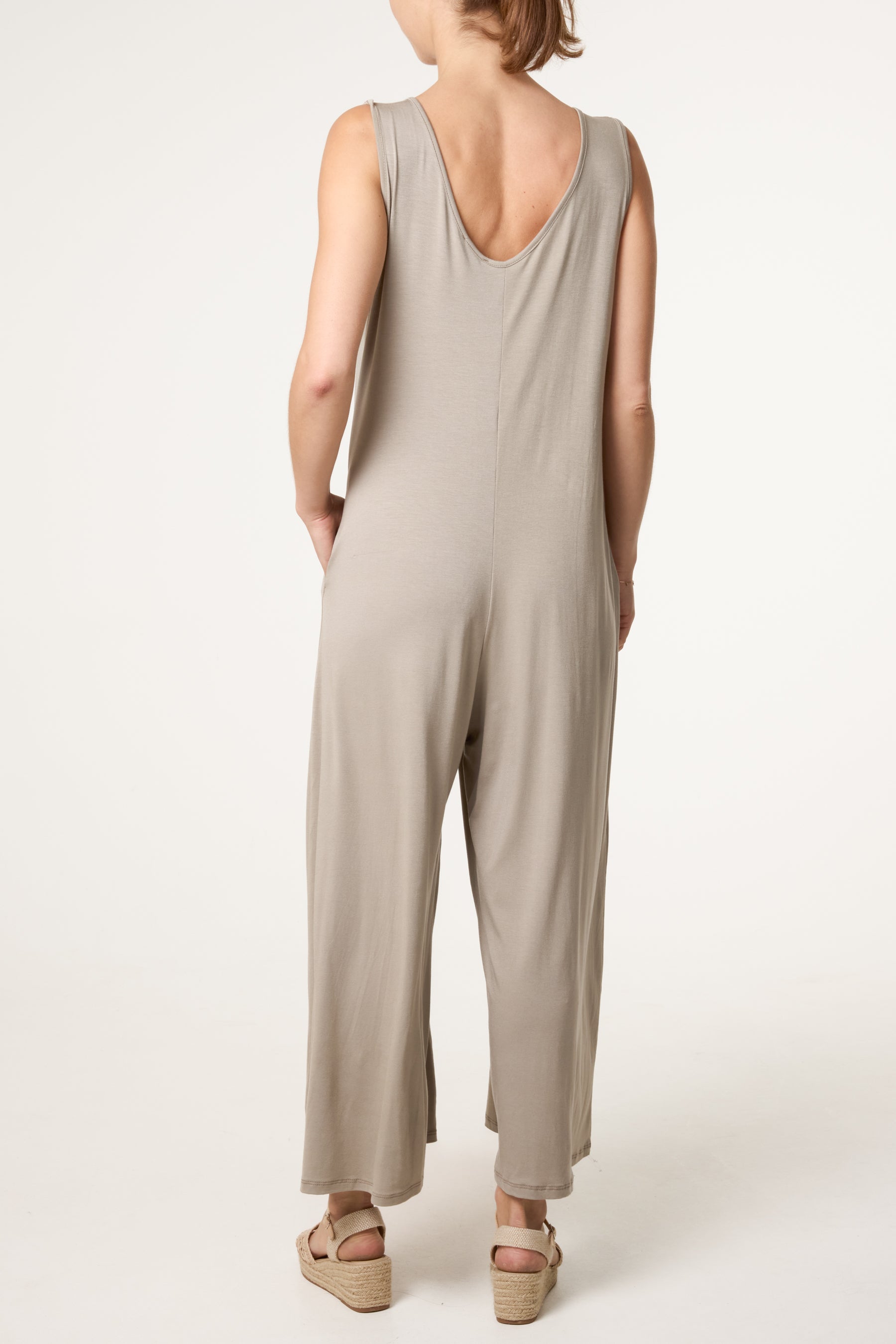 Sleeveless Plain V-Neck Jumpsuit