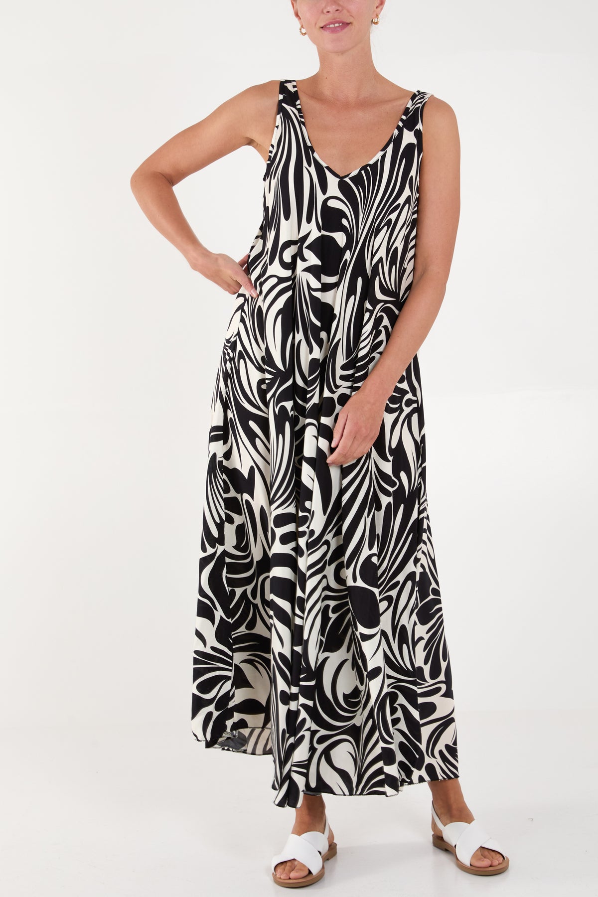 Leaf Sleeveless Trapeze Maxi Dress