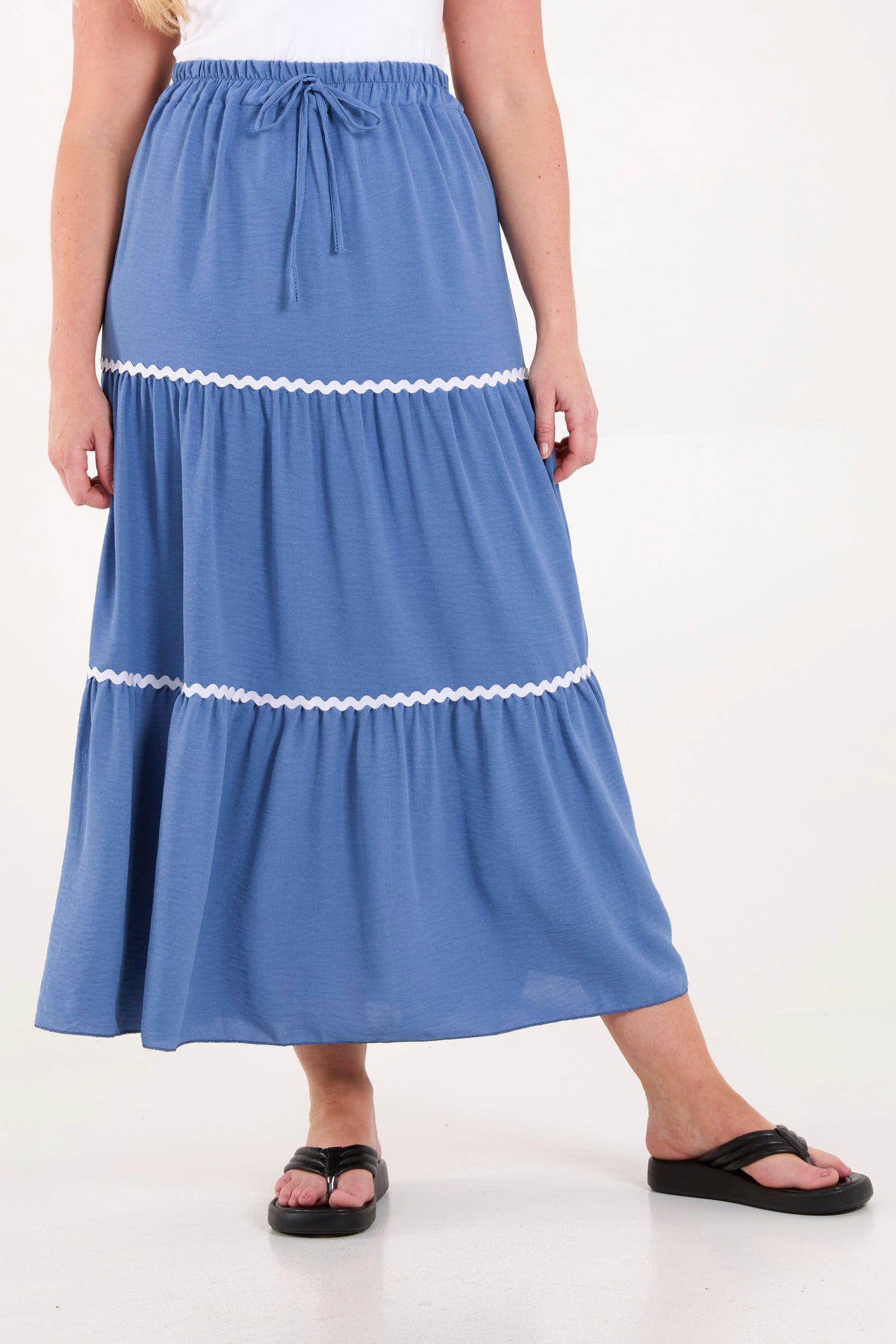 Scalloped Detail Tiered Maxi Skirt