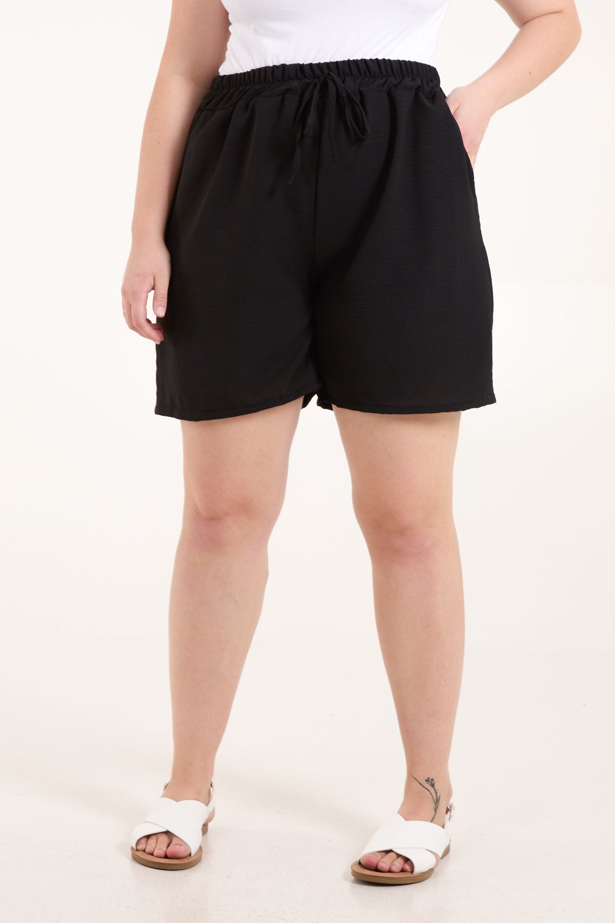 Relaxed Fit Pockets Bermuda Shorts