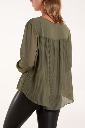 Necklace Pleated Back Blouse