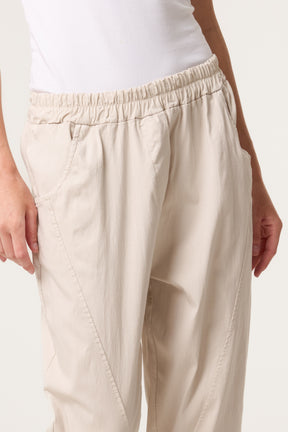 Magic Plain Stretch Capri Trousers
