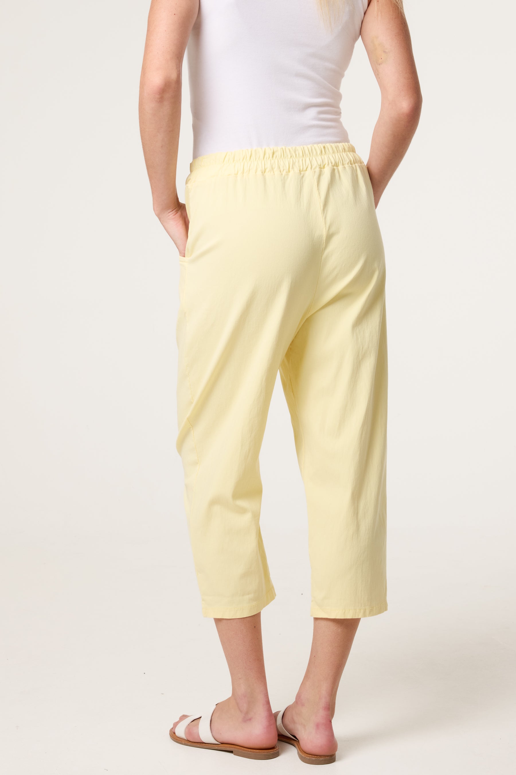 Magic Plain Stretch Capri Trousers