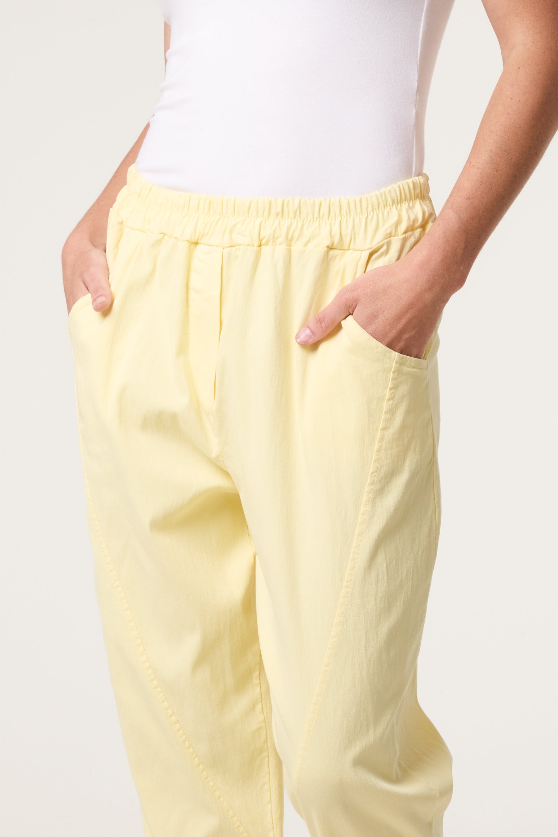 Magic Plain Stretch Capri Trousers