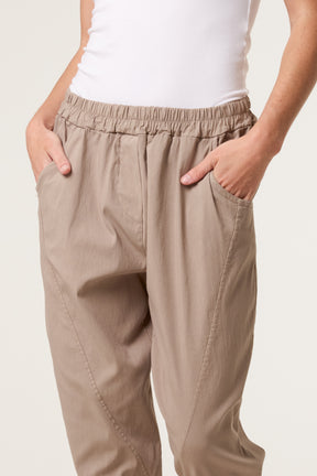 Magic Plain Stretch Capri Trousers