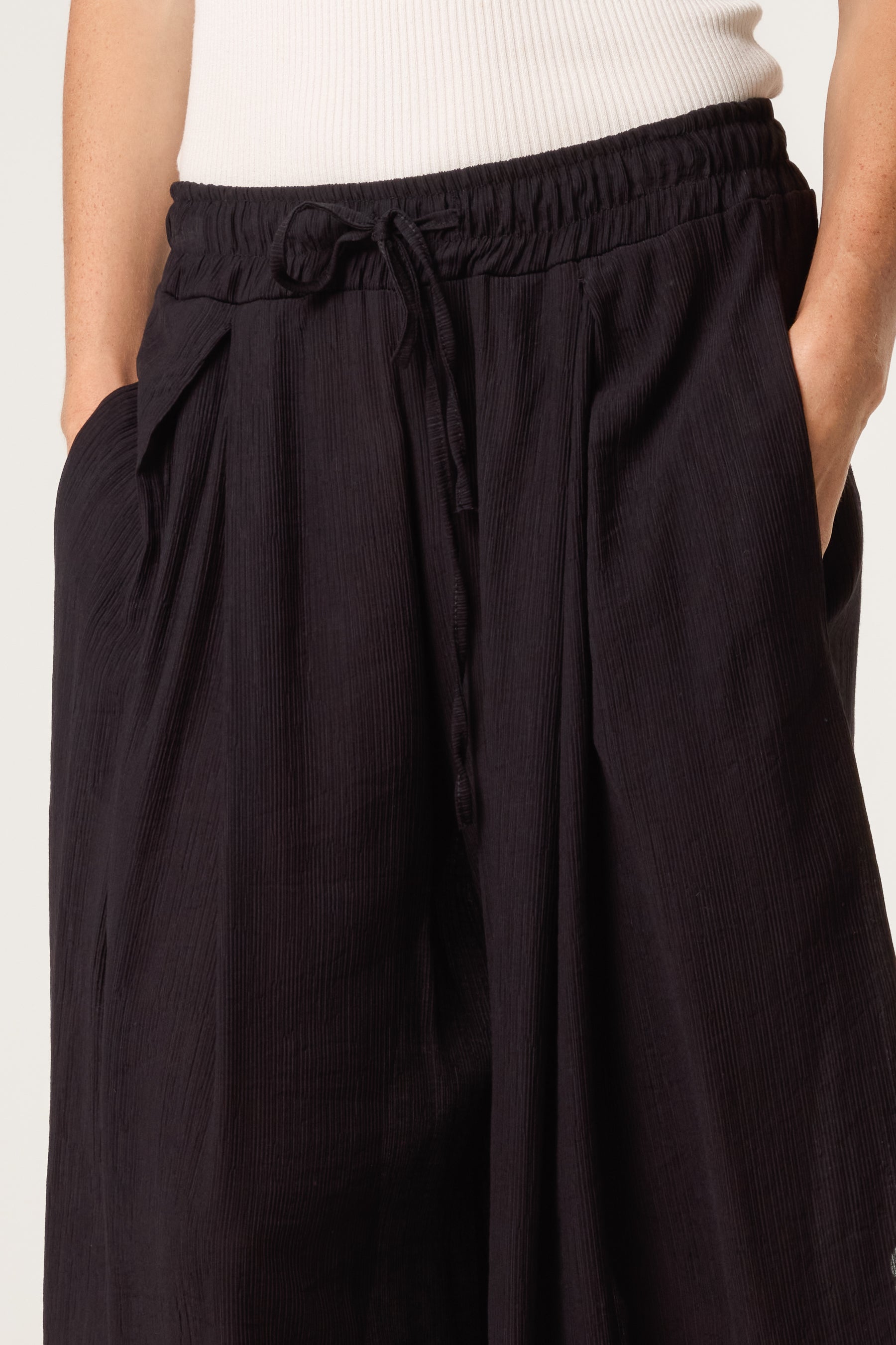 Wide Leg Crinkle Trouser