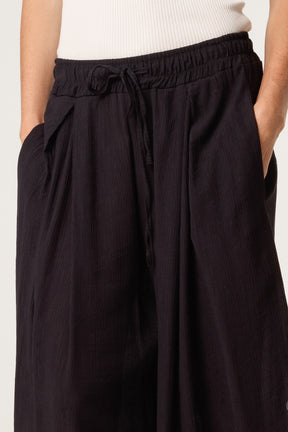Wide Leg Crinkle Trouser
