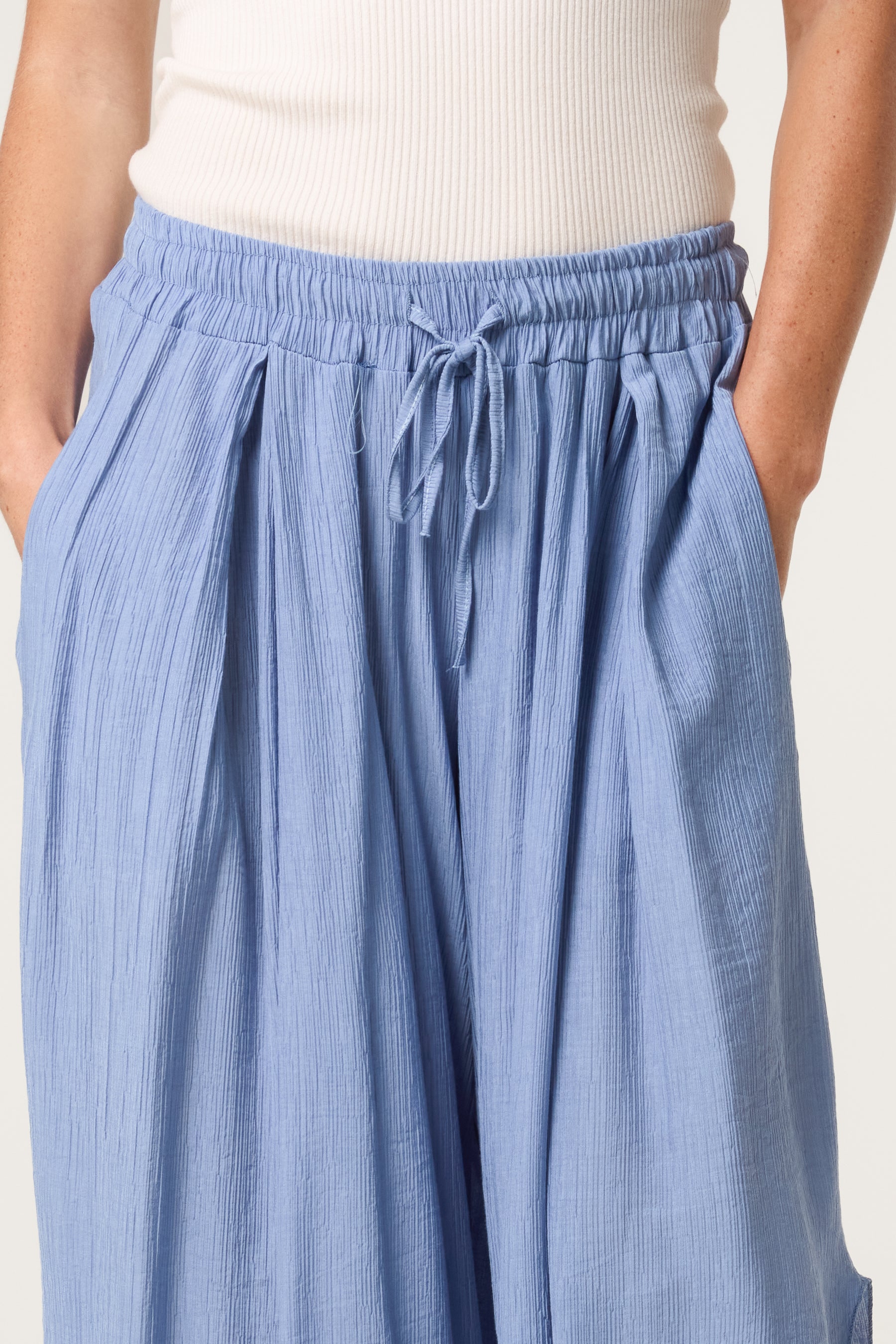 Wide Leg Crinkle Trouser