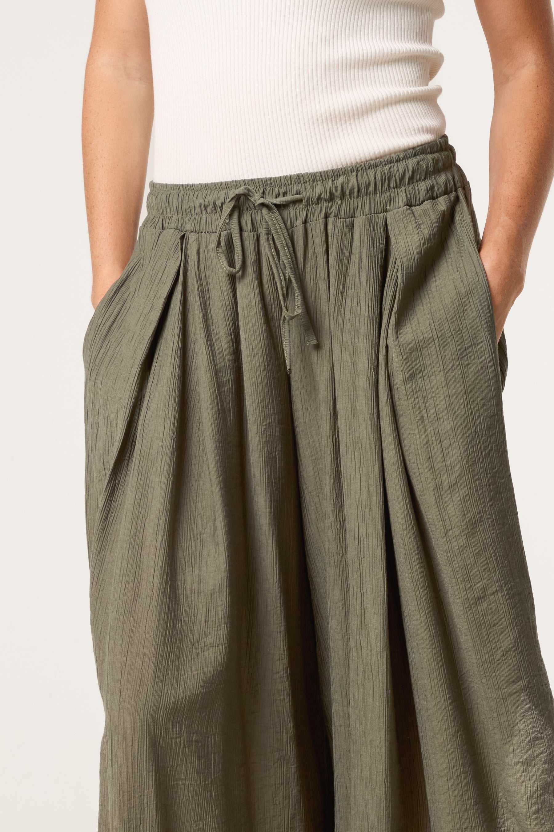 Wide Leg Crinkle Trouser