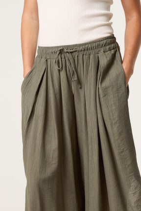 Wide Leg Crinkle Trouser