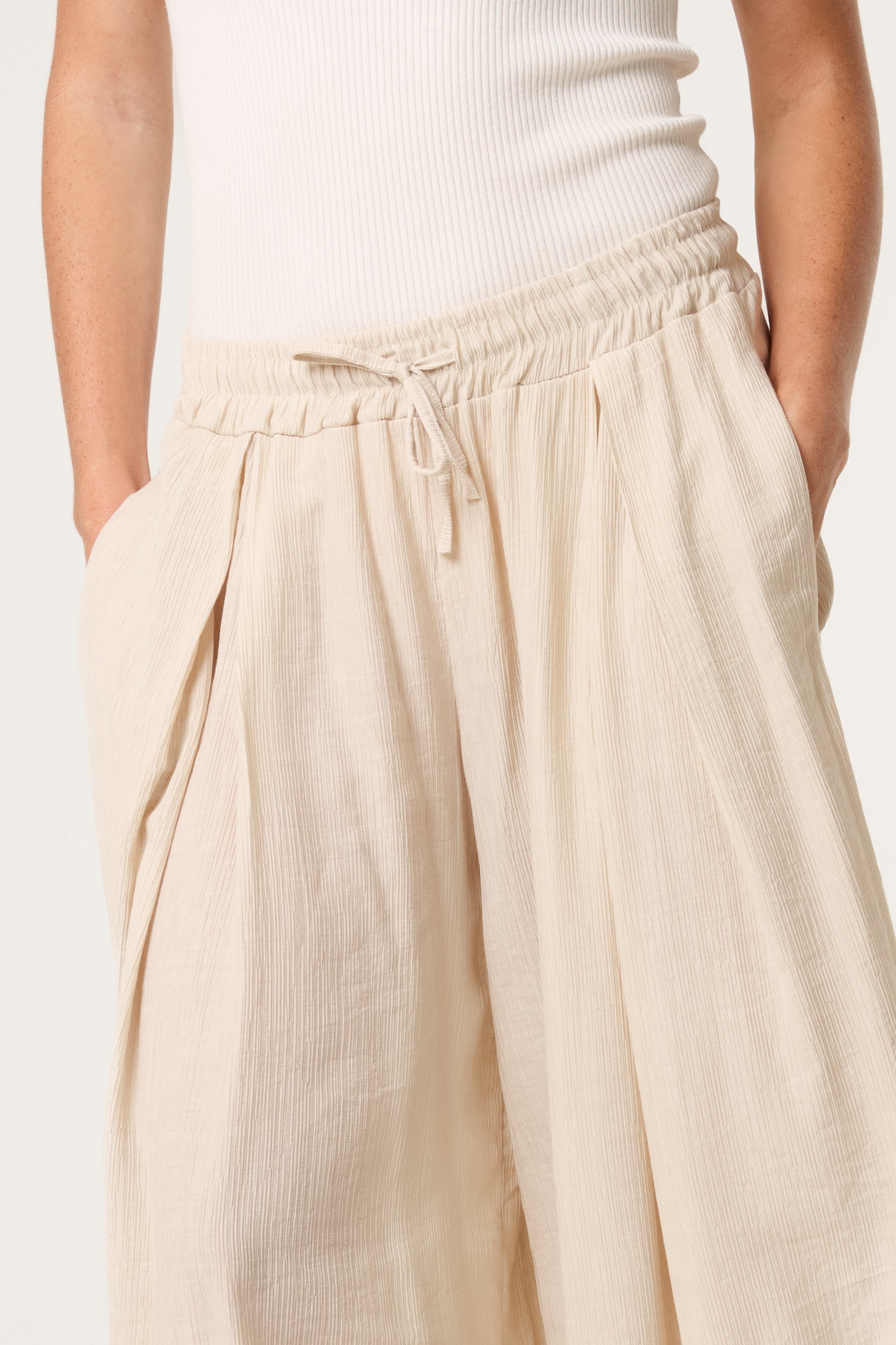 Wide Leg Crinkle Trouser