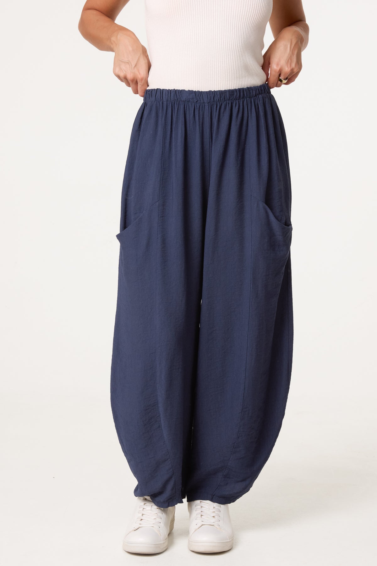 Wide-Leg Relaxed Trousers With Pockets
