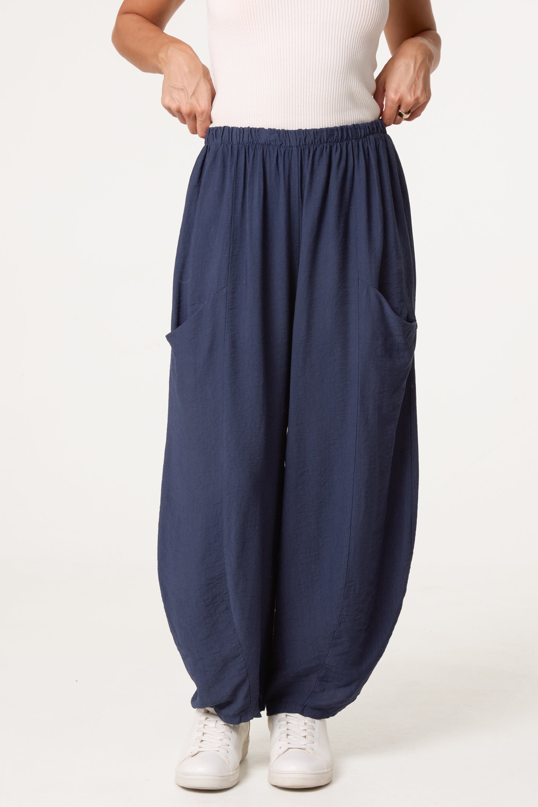 Wide-Leg Relaxed Trousers With Pockets