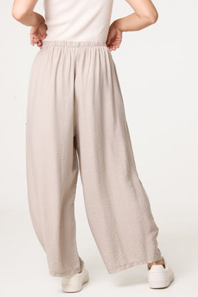 Wide-Leg Relaxed Trousers With Pockets