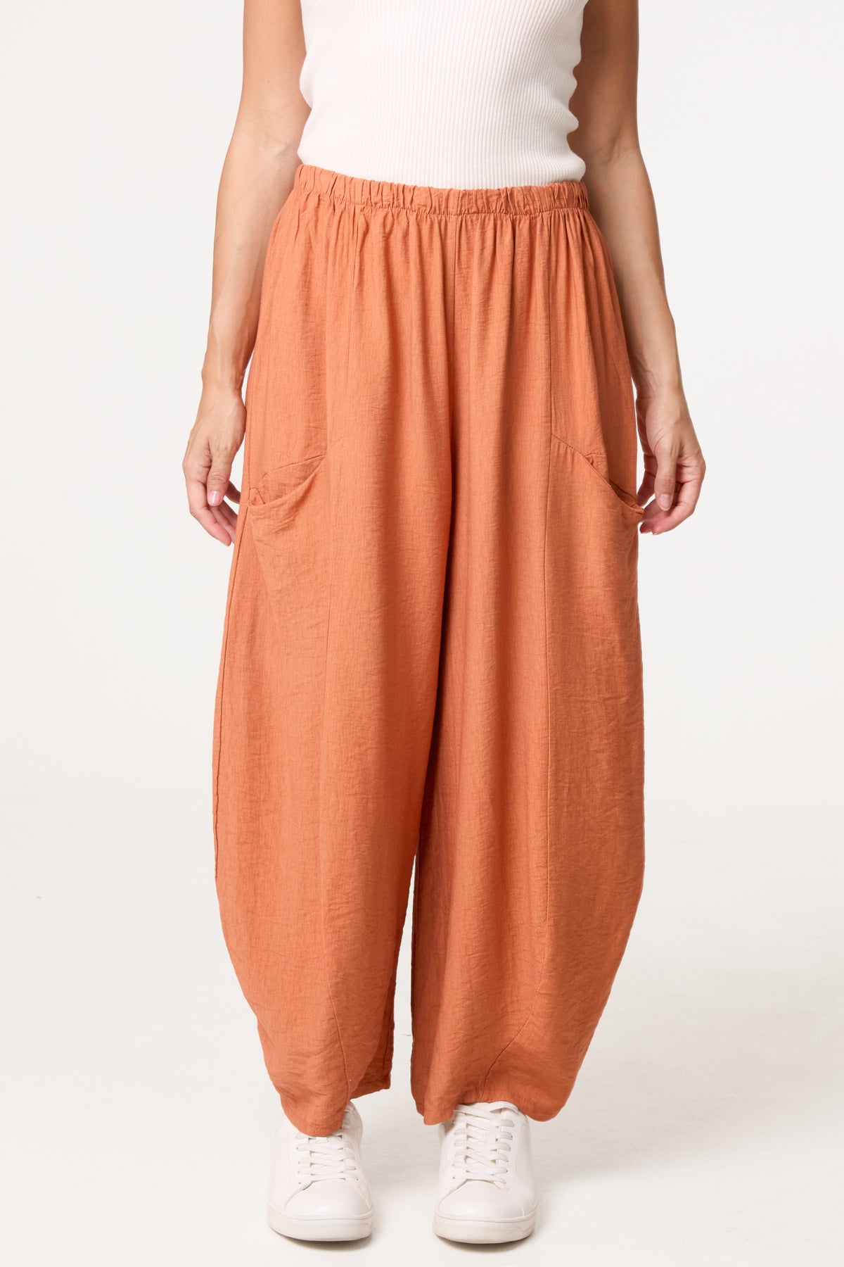 Wide-Leg Relaxed Trousers With Pockets